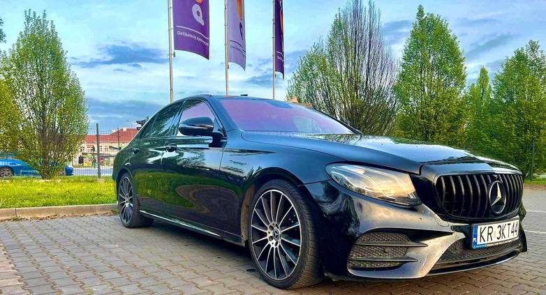 Mercedes-Benz Klasa E cena 151524 przebieg: 144000, rok produkcji 2019 z Kraków małe 37